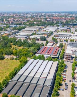 Immobile di 2225 m² a Modena