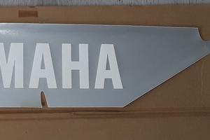 Adesivo emblema carena dx tzr 125 r anno 91/93