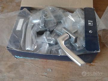 MANIGLIE PER FINESTRE IN PVC