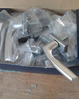 MANIGLIE PER FINESTRE IN PVC