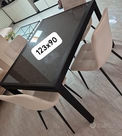 Tavolo allungabile nero e marmo