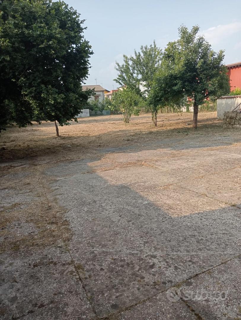 Terreno Edificabile Intercluso in zona centrale - Vista 2