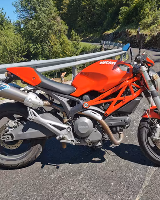 Ducati monster 696
