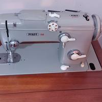 Macchina da cucire con mobiletto