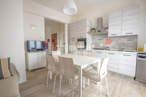 Trilocale ristrutturato con balcone e garage