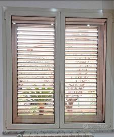 N. 5 infissi in alluminio avorio