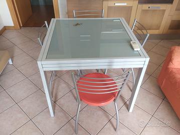 Tavolo cucina con 4 sedie