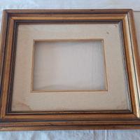 Vecchia cornice in legno massiccio e oro