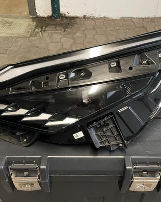 Faro anteriore sinistro Nissan Qashqai Feb 2026