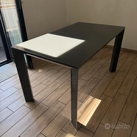 Tavolo da pranzo moderno grigio - Design minimal