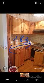 cucina in legno di pino  per appartamento di mon