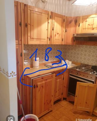cucina in legno di pino  per appartamento di mon