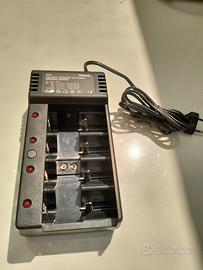 Caricabatterie universale per pile