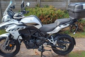 moto Benelli TRK502X