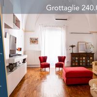 Centro storico-Indipendente con terrazze, box auto