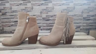 Stivaletti Bata in Camoscio Beige con Frange –