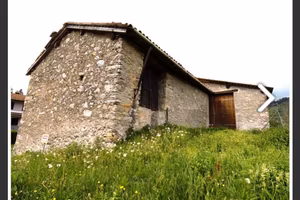 Rustico con terreno edificabile e agricolo 