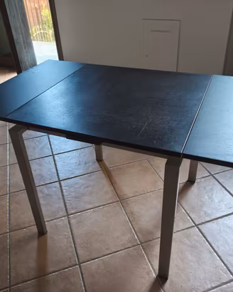 TAVOLO ALLUNGABILE  +SEDIE