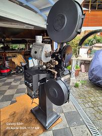 antico cineproiettore 35 mm revisionato,funzionant