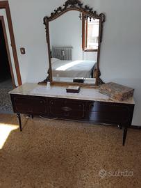 Como’ in legno con specchio