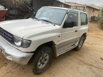 MITSUBISHI Pajero (2000-2007) - 2000