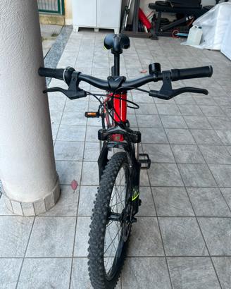 Bicicletta Mountain Bike Rockrider ST900