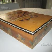 Scatola in legno con specchio