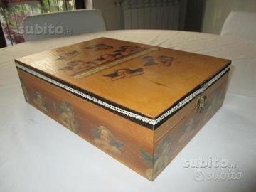 Scatola in legno con specchio