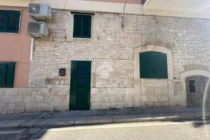 3 LOCALI A BARI