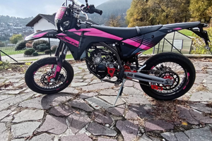 Fantic XM 50 Pink limited edition