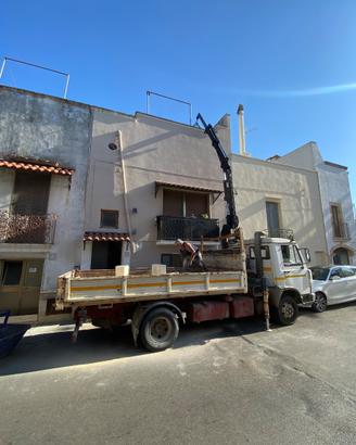 Iveco-Zeta con gru e ribaltabile
