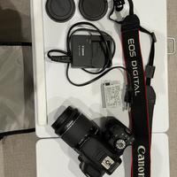 Canon EOS 700D reflex con 18-55mm STM + accessori