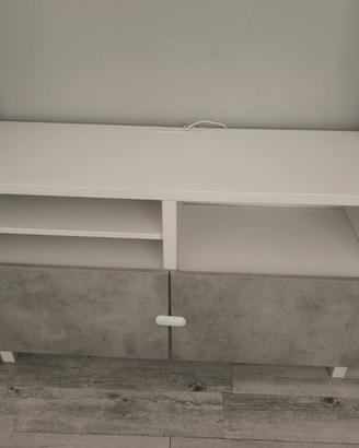Mobile TV / credenza IKEA bianco con ante