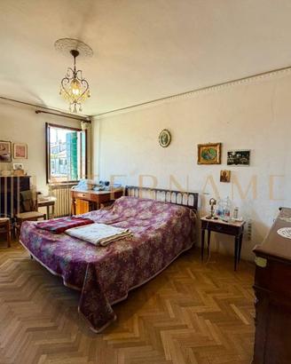 Palazzo / Stabile di 403 m² con più di 5 locali a 