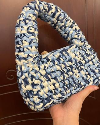 Borsa crochet uncinetto bianco e azzurro