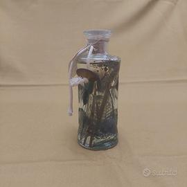 lampada a olio in vetro decorata con fiori