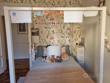 letto a baldacchino a una piazza e mezza