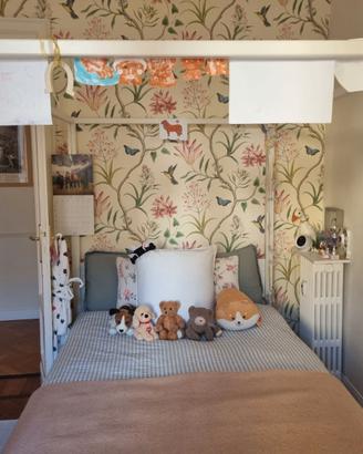 letto a baldacchino a una piazza e mezza