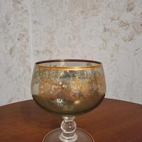 Calice e Vaso in vetro decorati. 