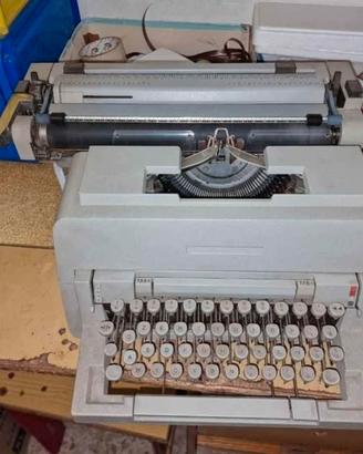 Macchina da scrivere Olivetti lettera 98
