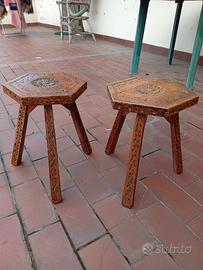 Due sgabelli in legno intarsiato. fatti a mano