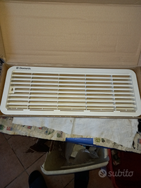 Griglia esterna inferiore frigo Dometic