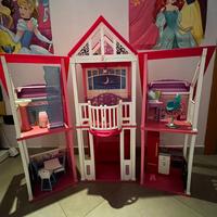 Casa di Barbie Malibu con ascensore e accessori