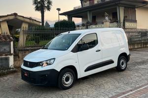 Furgone 3 posti: Peugeot Partner 1.5 diesel, 2021