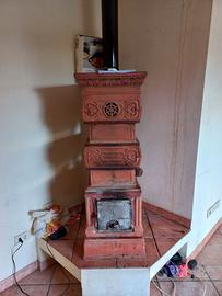 antica stufa in terracotta
