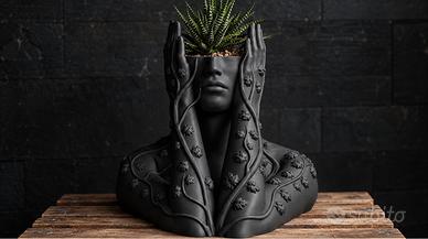 Vaso Scultura Donna con Mani Portapiante Stampato