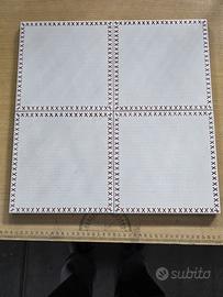 PIASTRELLE BIANCHE CON CORNICE