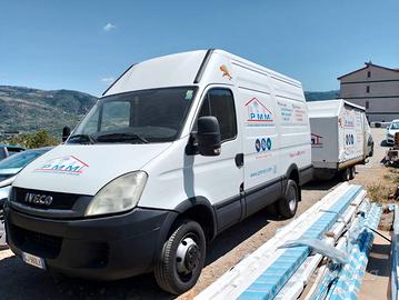 Furgone IVECO DAILY con rimorchio EDUARD