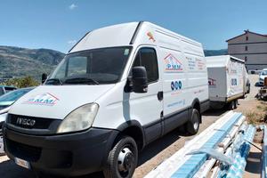 Furgone IVECO DAILY con rimorchio EDUARD