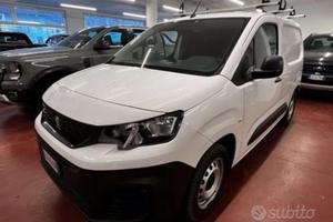 Peugeot Partner 3 posti in arrivo